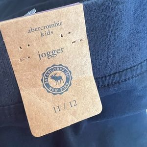 Abercrombie Kids Jogger size 11/12 Black